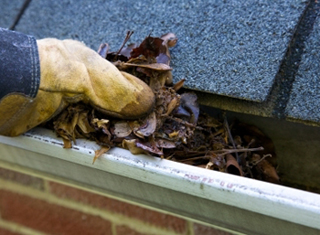 How to clean gutters