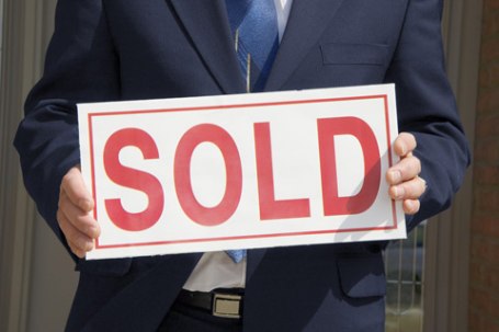 Law to control estate agents to come into force by the end of the year