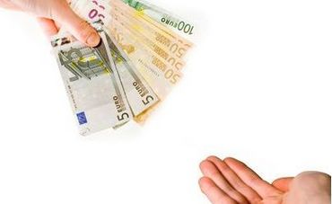 Lending to households continues to fall