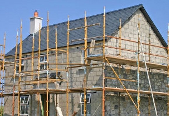 Construction industry continues to contract
