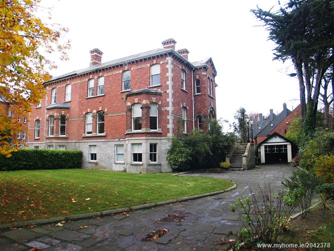 McFeely&amp;#039;s Ailesbury Road home goes on the market