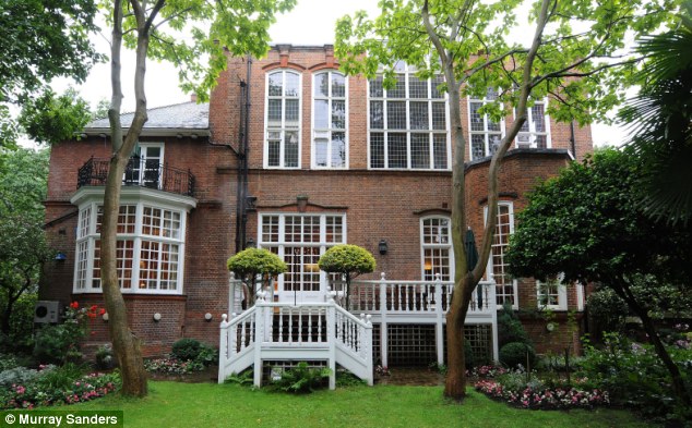 Williams buys Winner&amp;#039;s mansion
