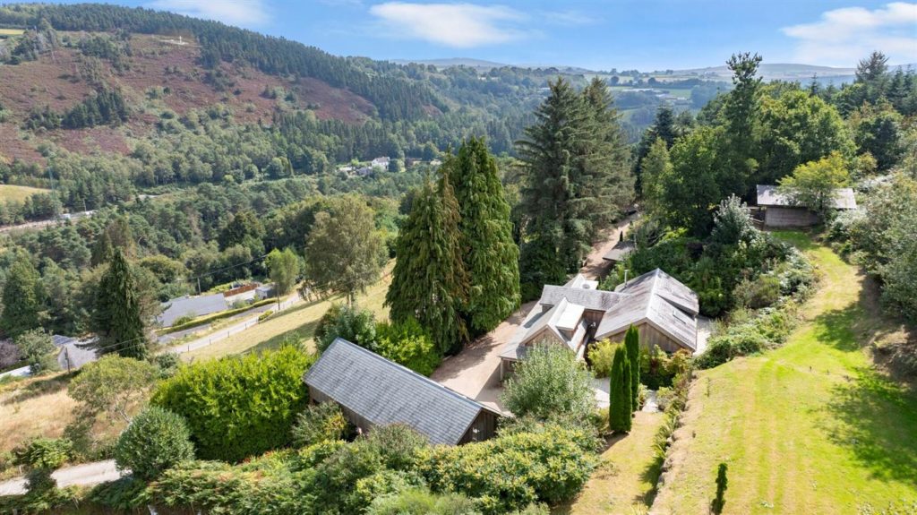 Escape to the mountains in Rowan Lodge