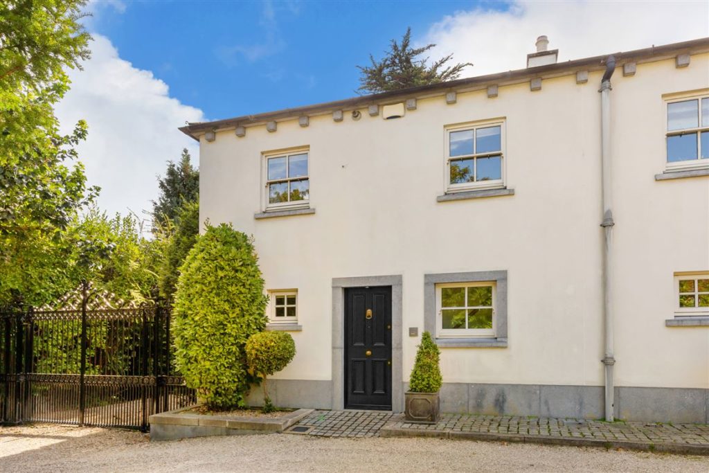 A home fit for a king or queen at Monkstown Castle