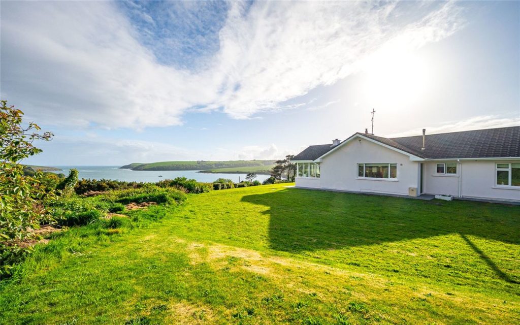 A mood boosting home in Oysterhaven