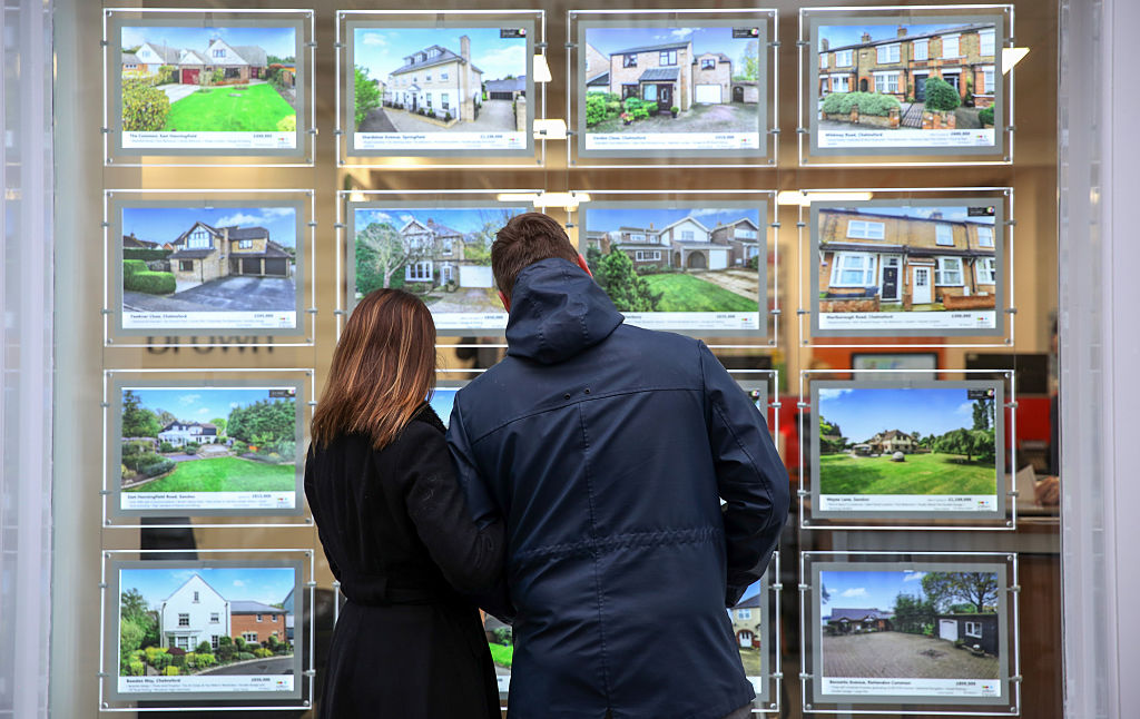 Mortgage approvals reach almost &euro;1.2 billion in February