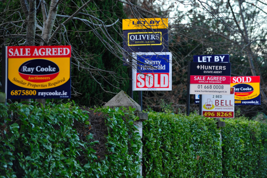 Mortgage approvals exceed &euro;1.5 billion in April