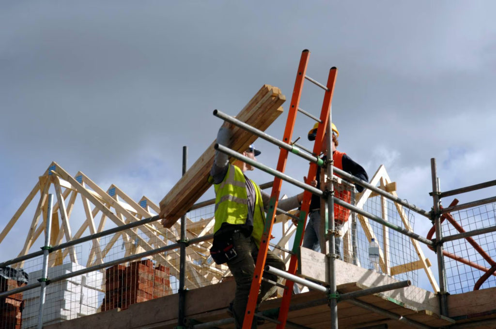 Construction sector activity rises again in April