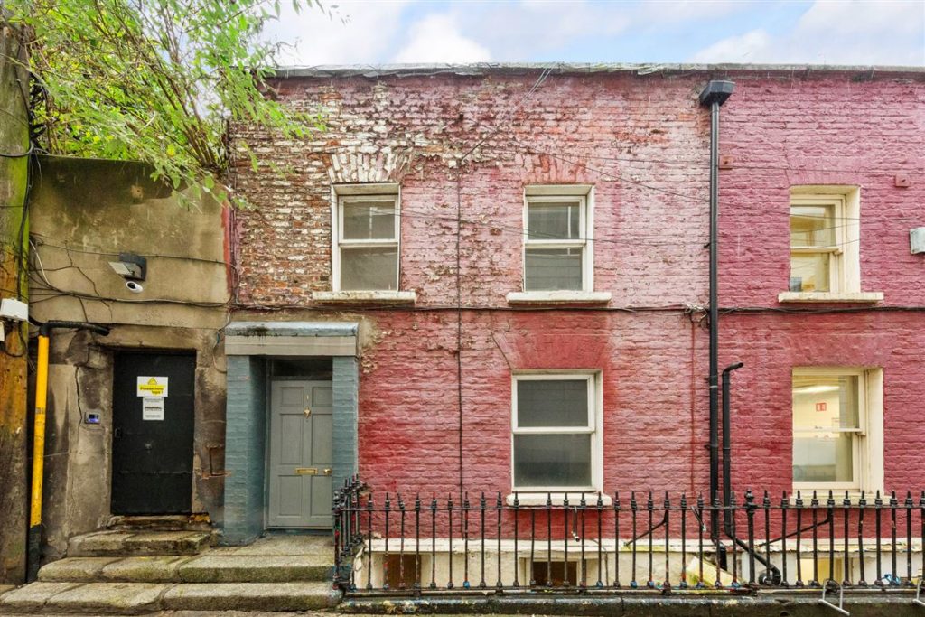 Put your own stamp on a home just off St Stephen&#039;s Green