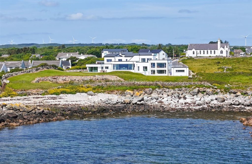 Furbo home offers breathtaking views